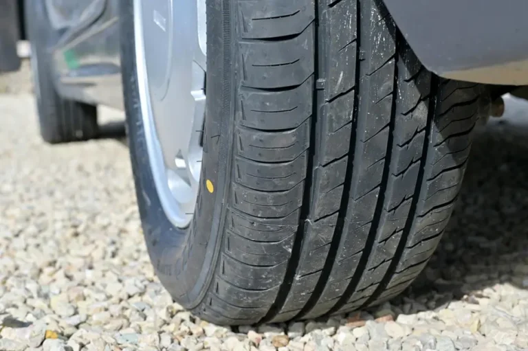 Best Tire Types Explained for All Seasons Driving and Road Conditions