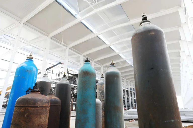 Why Metal Fabricators Are Replacing Nitrogen Cylinders with On-Site Generation